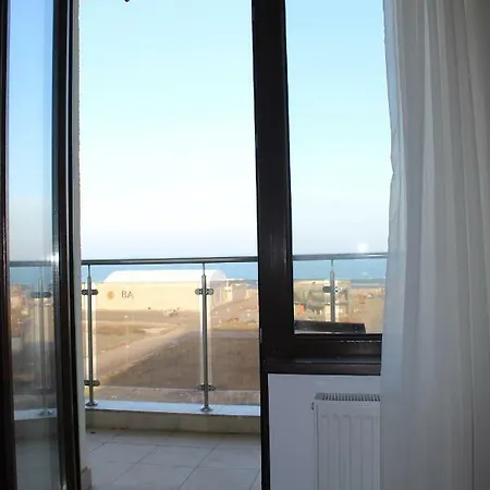 Summerland Marine * Mamaia